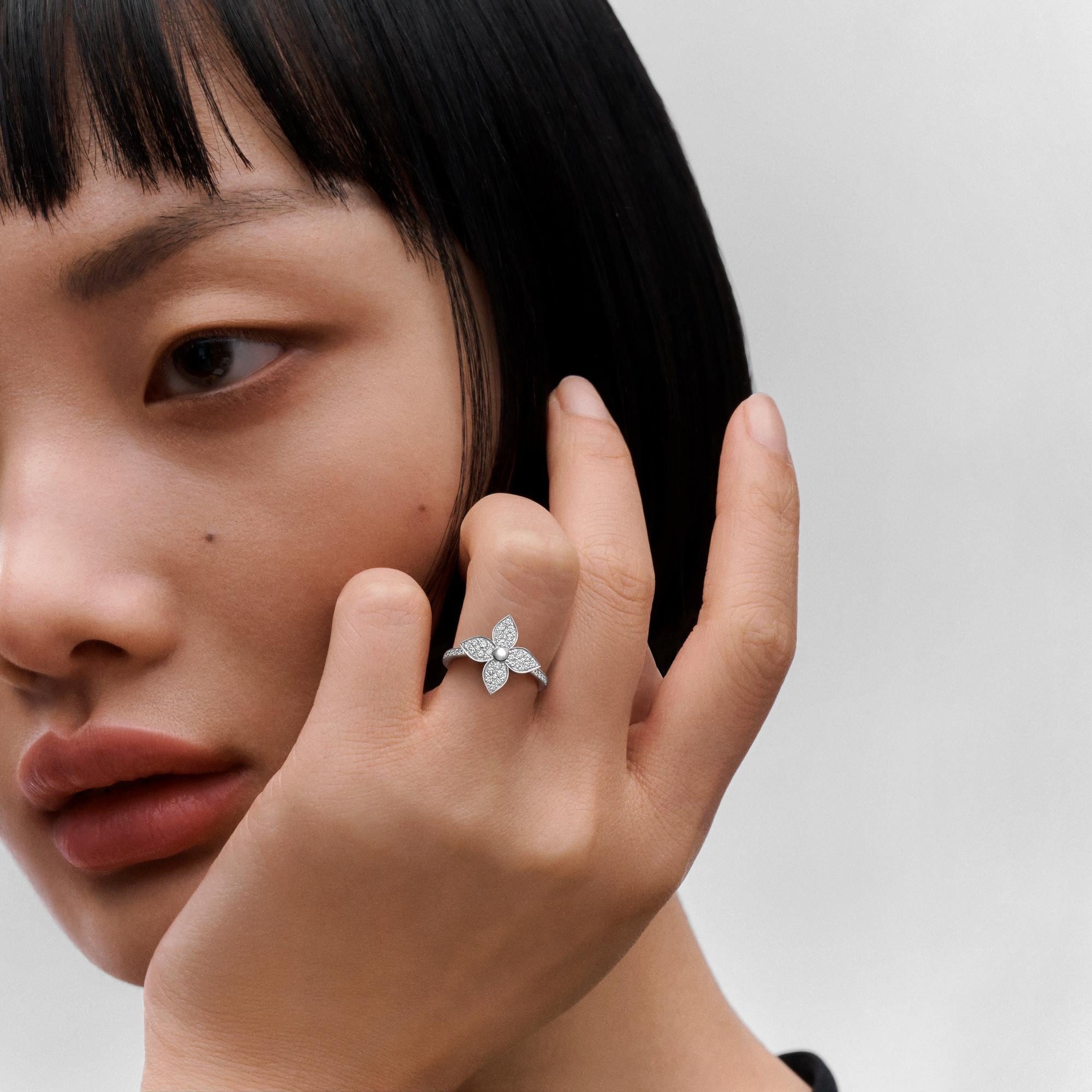  Categories All Fine Jewelry Star Blossom Ring, White Gold And Diamonds | Louis Vuitton ® (Product zoom)