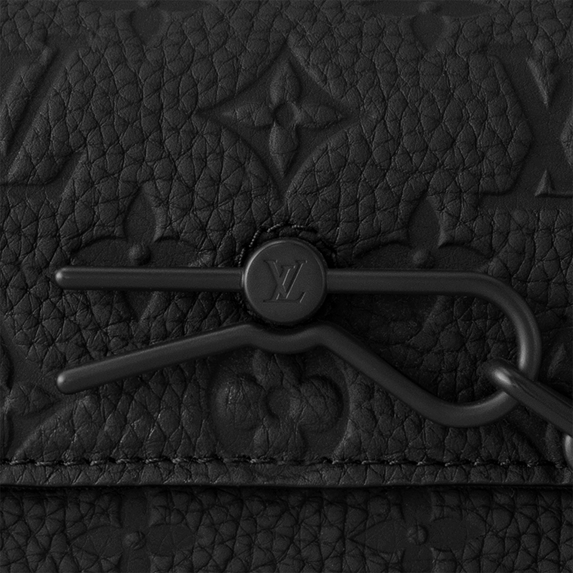 Monogram Taurillon Leather Bags All Collections Steamer Wearable Wallet  | Louis Vuitton ® (Product zoom)
