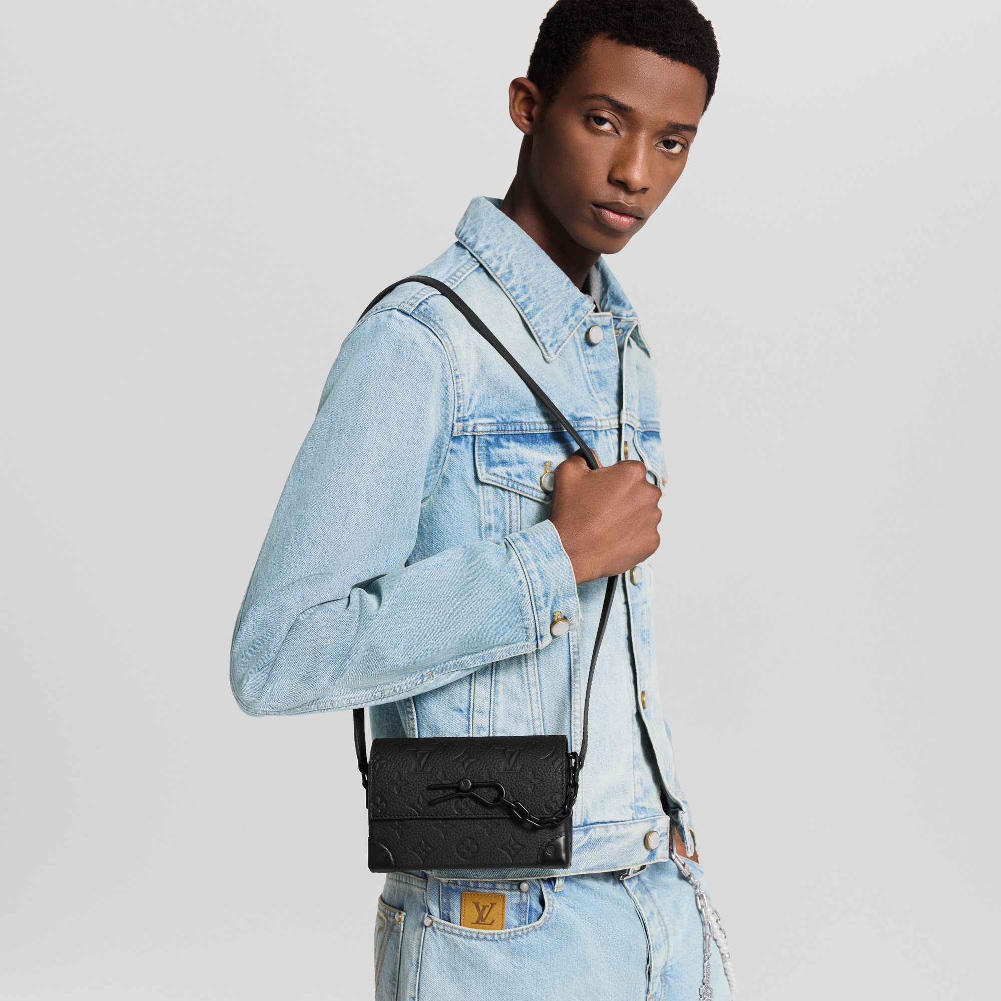 Monogram Taurillon Leather Bags All Collections Steamer Wearable Wallet  | Louis Vuitton ® (Product zoom)
