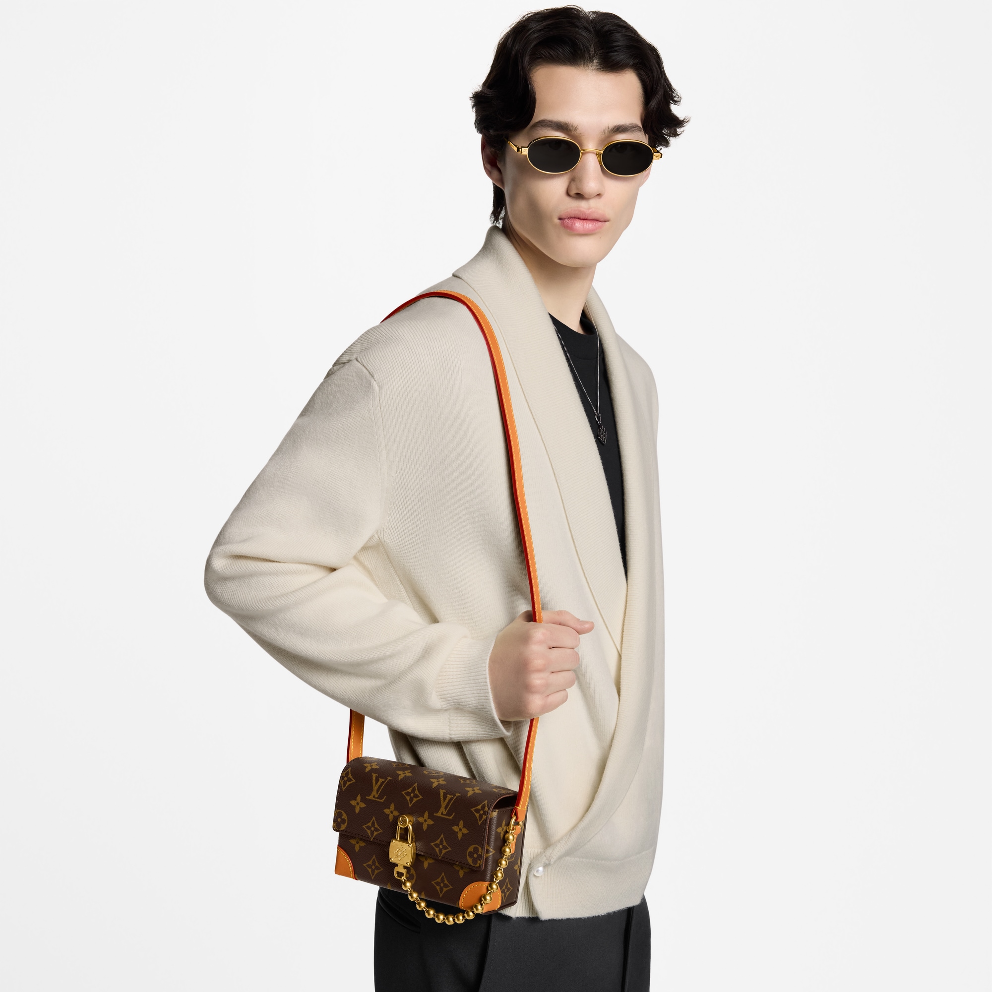 G69 Small Leather Goods Mini Bags Steamer Wearable Wallet | Louis Vuitton ® (Product zoom)