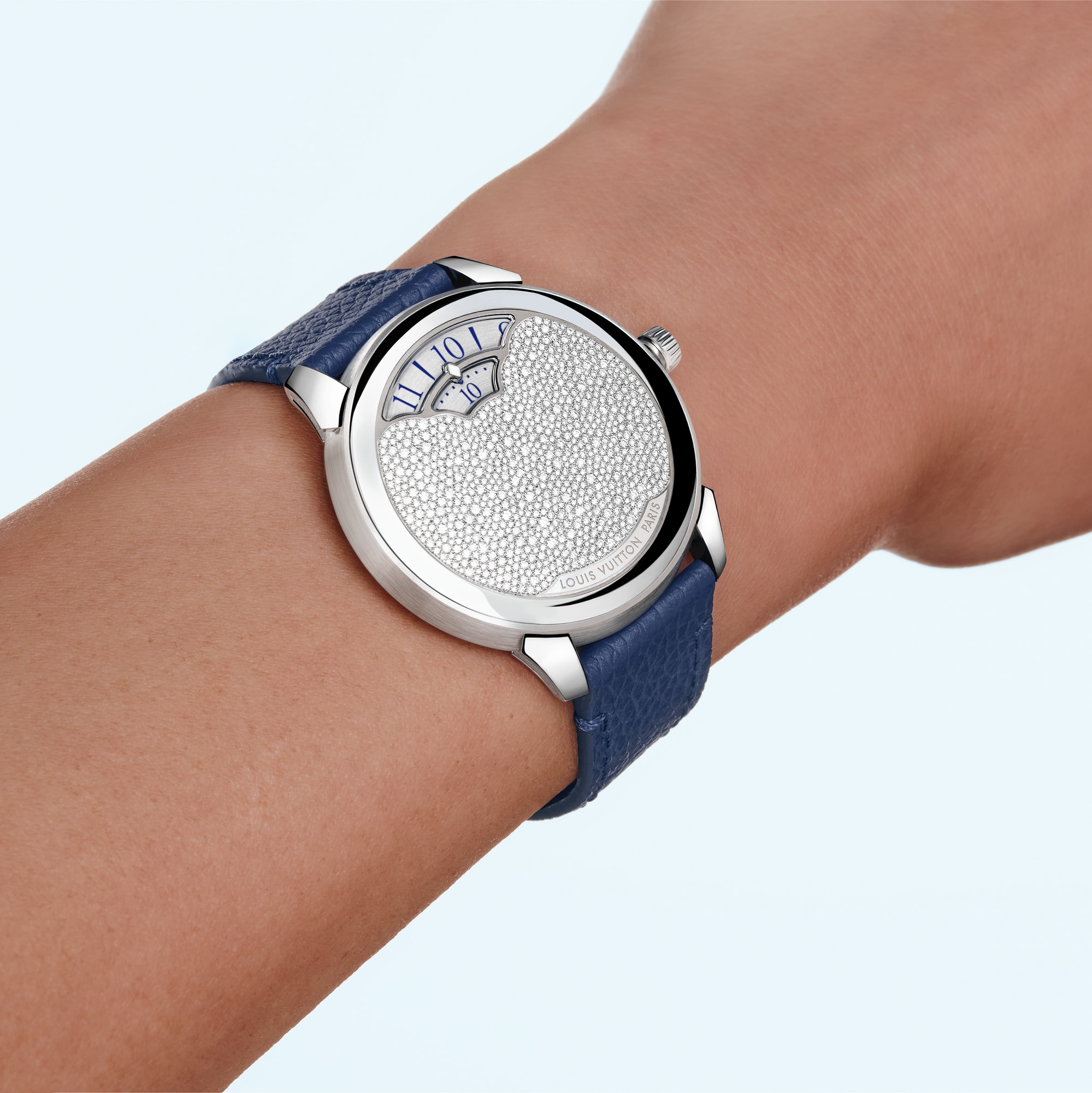  All Watches } Tambour Convergence, Automatic, 37mm, Platinum and diamonds | Louis Vuitton ® (Product zoom)