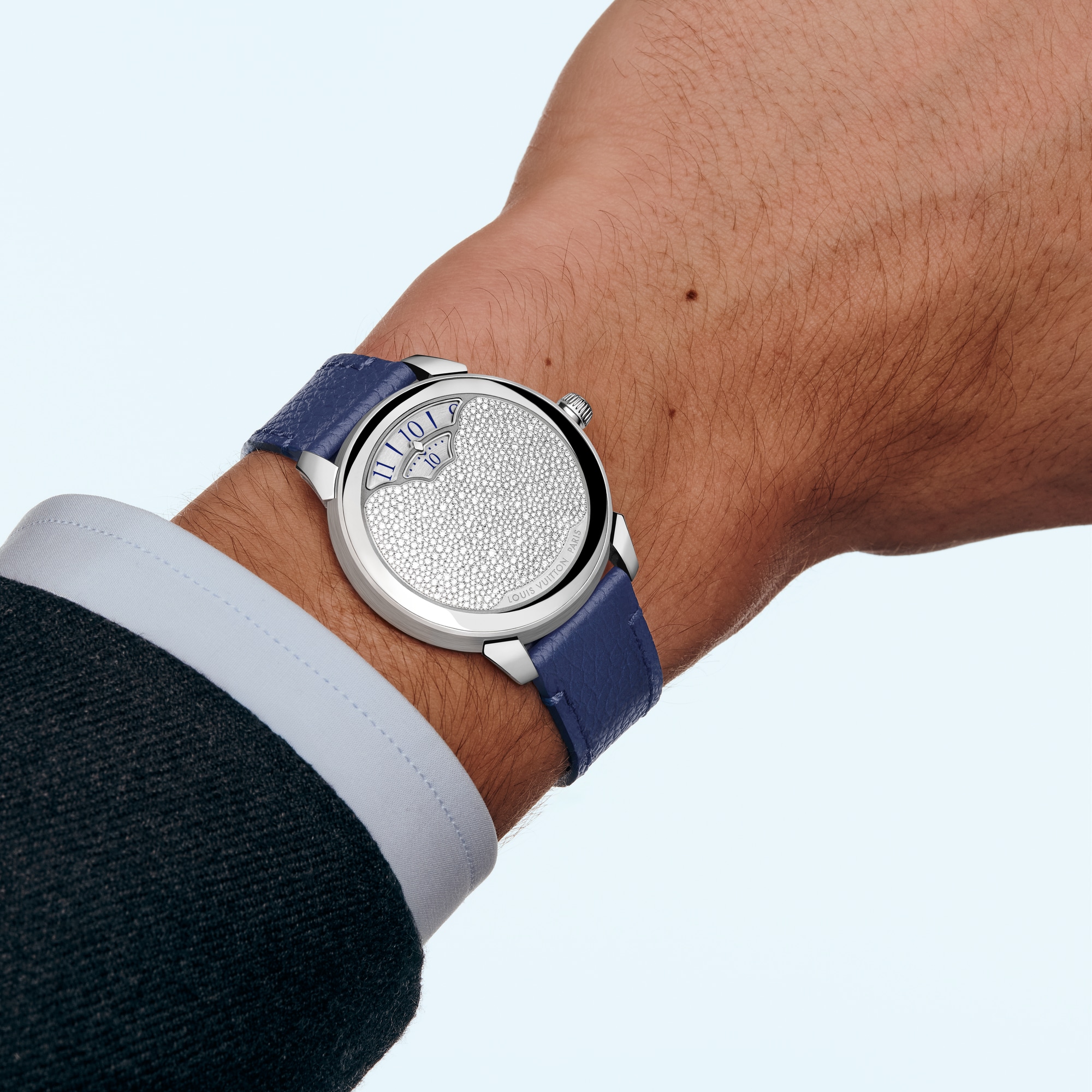  All Watches } Tambour Convergence, Automatic, 37mm, Platinum and diamonds | Louis Vuitton ® (Product zoom)