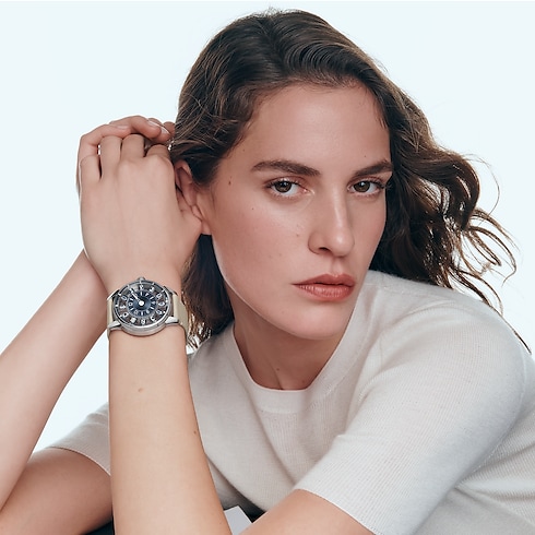 All Watches } Tambour Taiko Spin Time Air, Automatic, 42.5mm, White gold | Louis Vuitton ® (Product zoom)