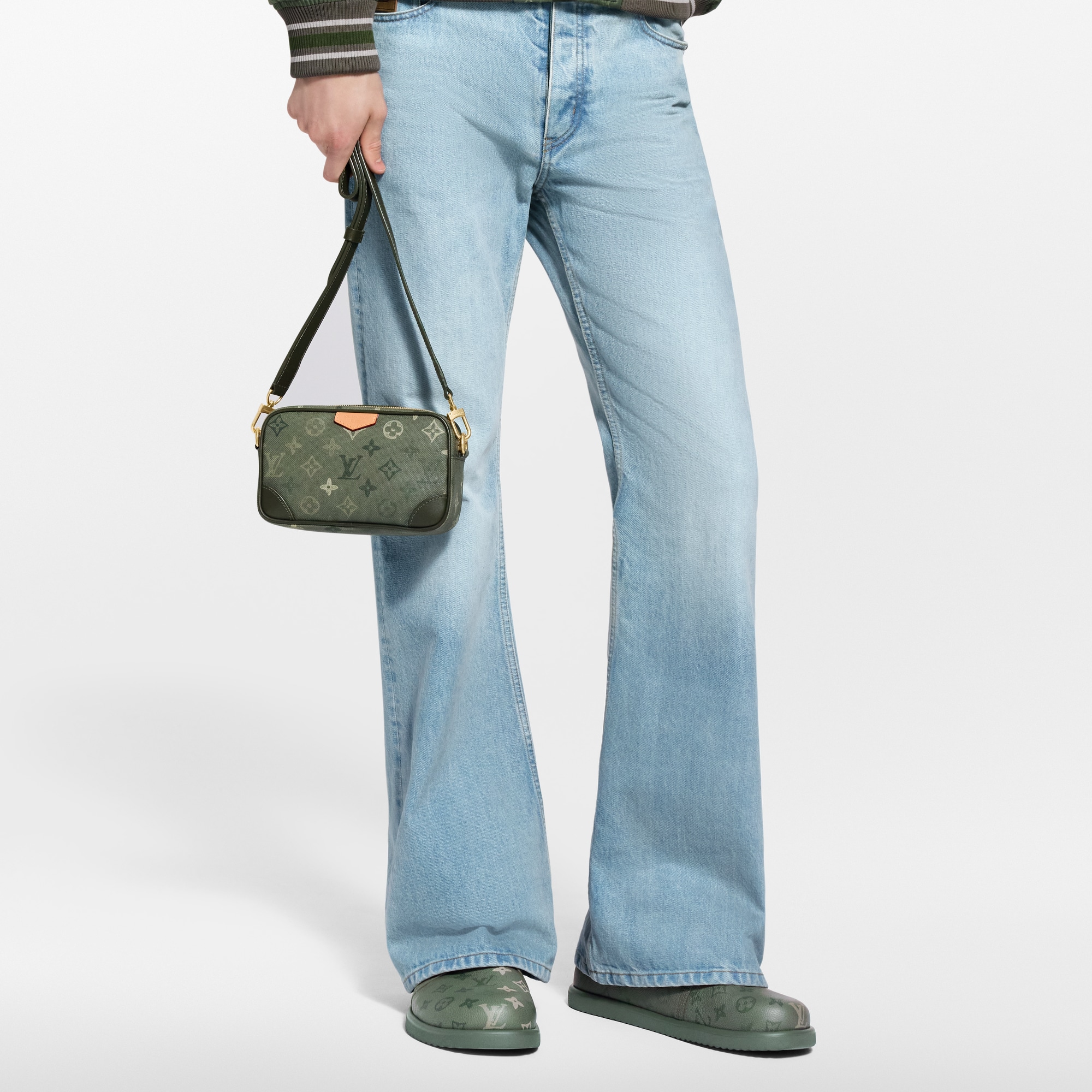 Monogram Heritage Holiday Gifts For Him } Trocadéro Wearable Wallet | Louis Vuitton ® (Product zoom)