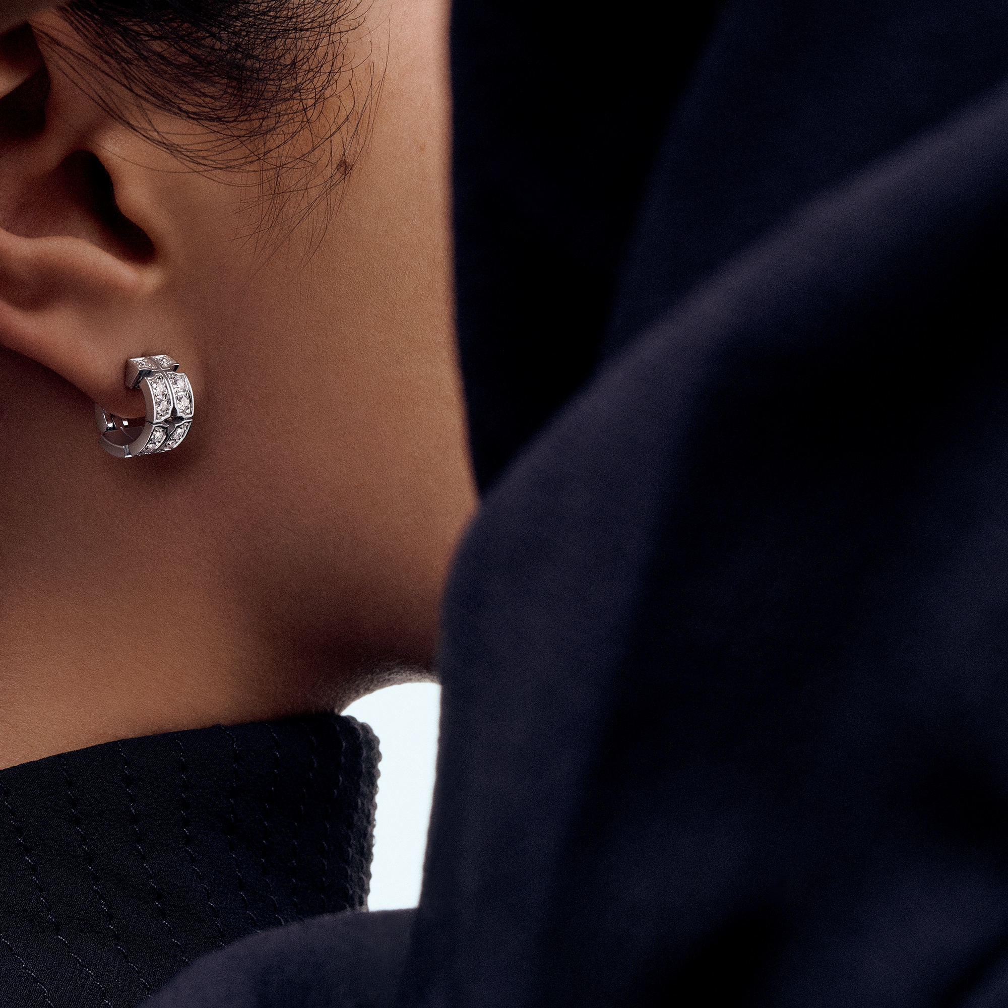  Categories Earrings Tumbler Earrings, White Gold and Diamonds | Louis Vuitton ® (Product zoom)