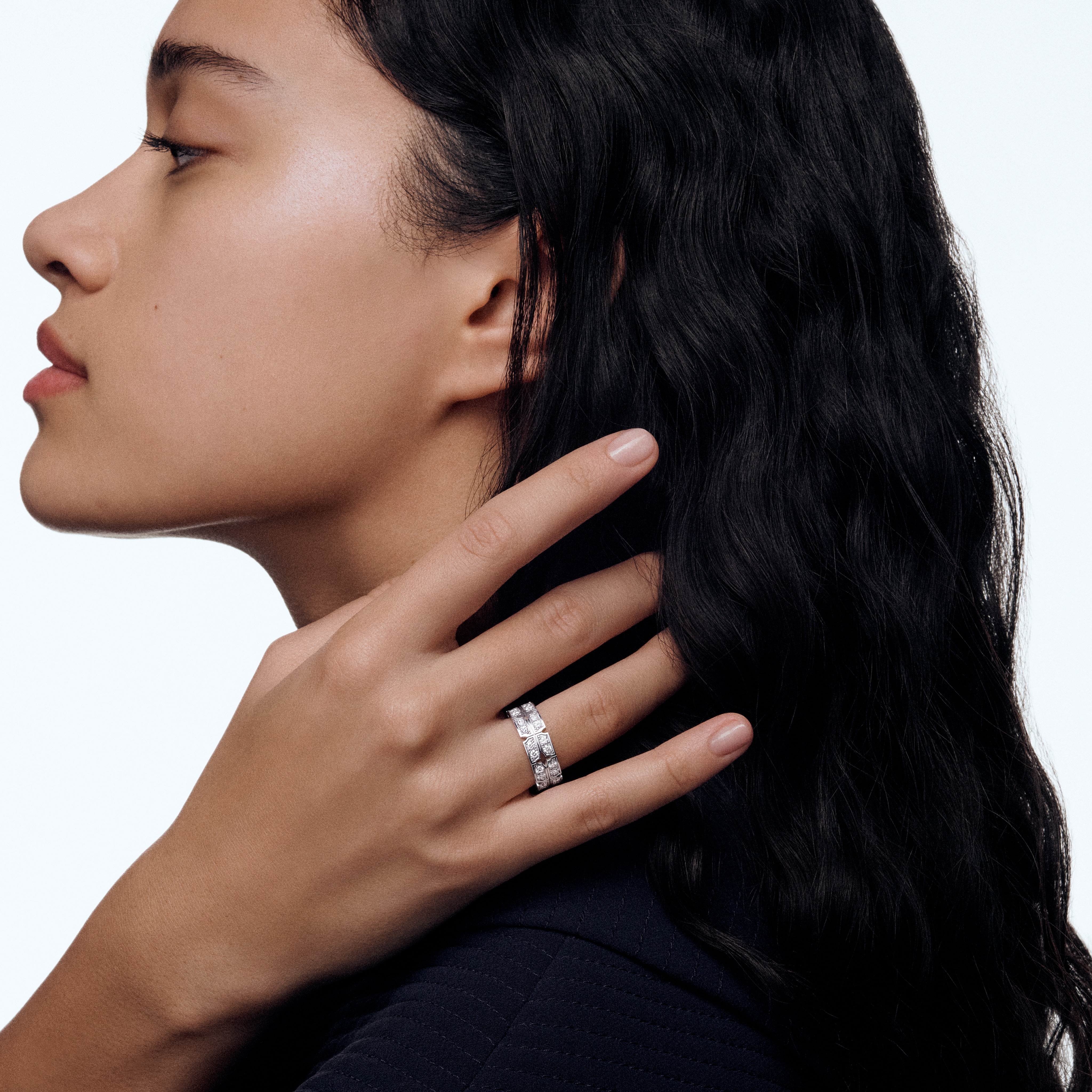  Categories Rings Tumbler Ring, White Gold and Diamonds | Louis Vuitton ® (Product zoom)