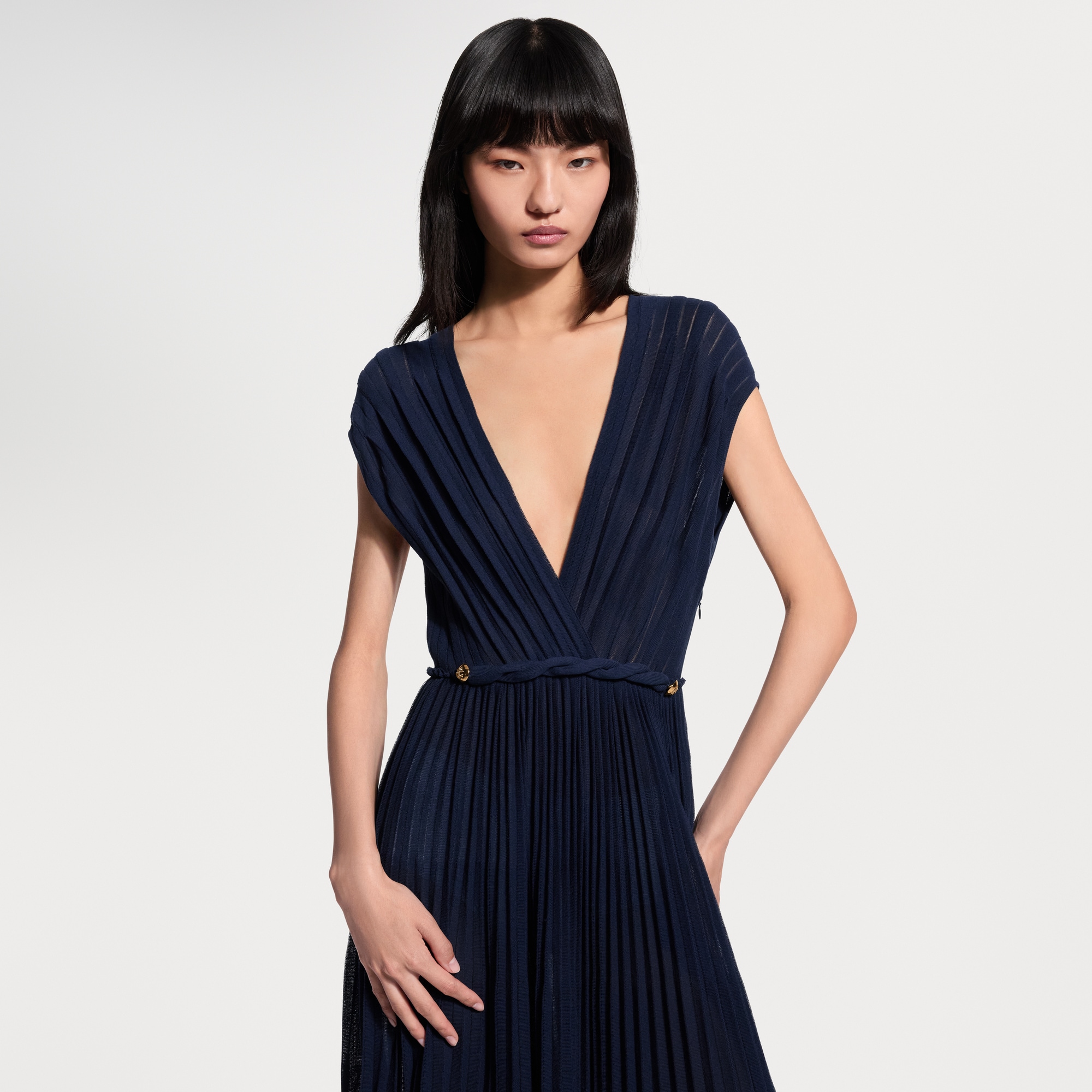 pleated belt dress Black Sleeveless Button Up Pleated Dress with Belt M