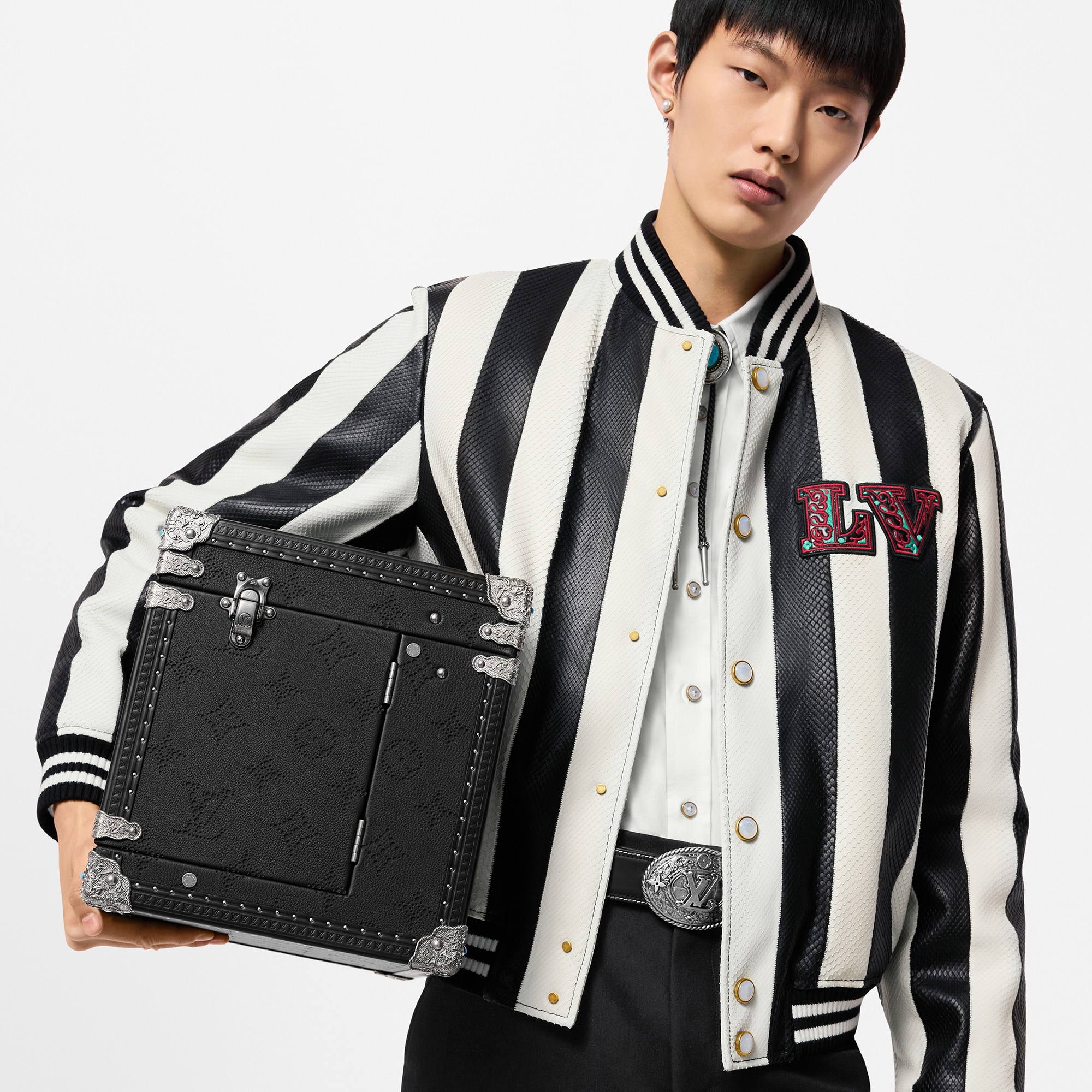 H27 Trunks and Boxes Boxes Vanity Accessoires LV Dart | Louis Vuitton ® (Product zoom)