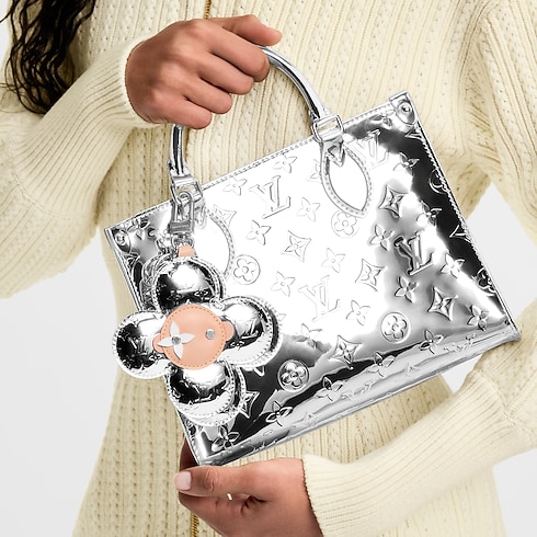 S00 Accessories Key Holders and Bag Charms Vivienne Head Mng Mirror Key Holder | Louis Vuitton ® (Product zoom)