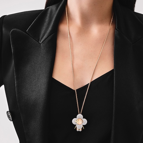 Categories Necklaces and Pendants Vivienne large pendant, 3 golds & diamonds pavage | Louis Vuitton ® (Product zoom)