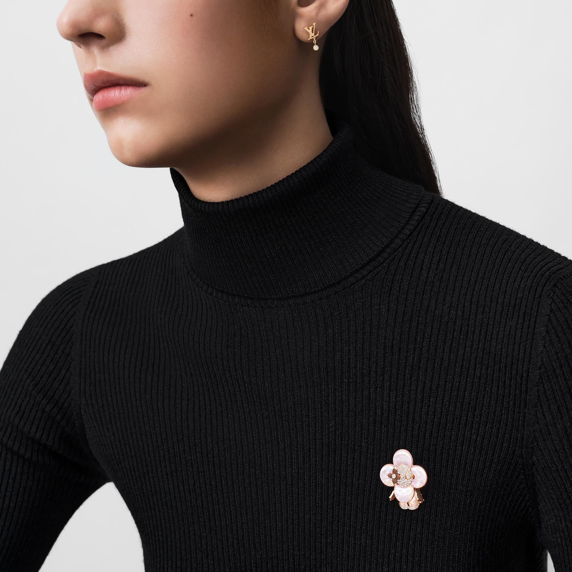  Categories All Fine Jewelry Vivienne Monogram Pendant, Pink Gold, Mother-Of-Pearl, Wood & Diamonds | Louis Vuitton ® (Product zoom)