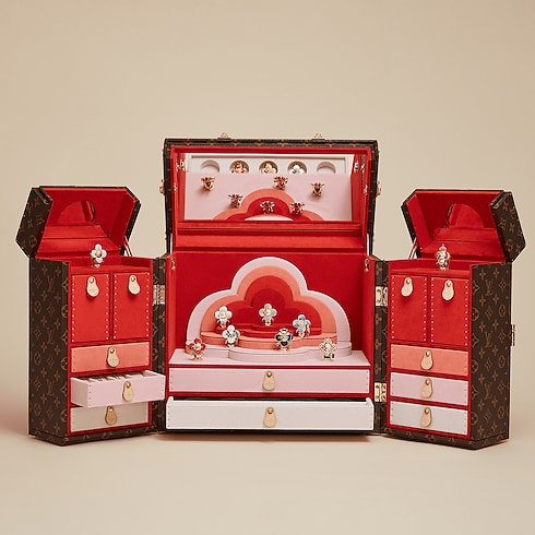 Categories All Fine Jewelry Vivienne Monogram Pendant, Pink Gold, Mother-Of-Pearl, Wood & Diamonds | Louis Vuitton ® (Product zoom)