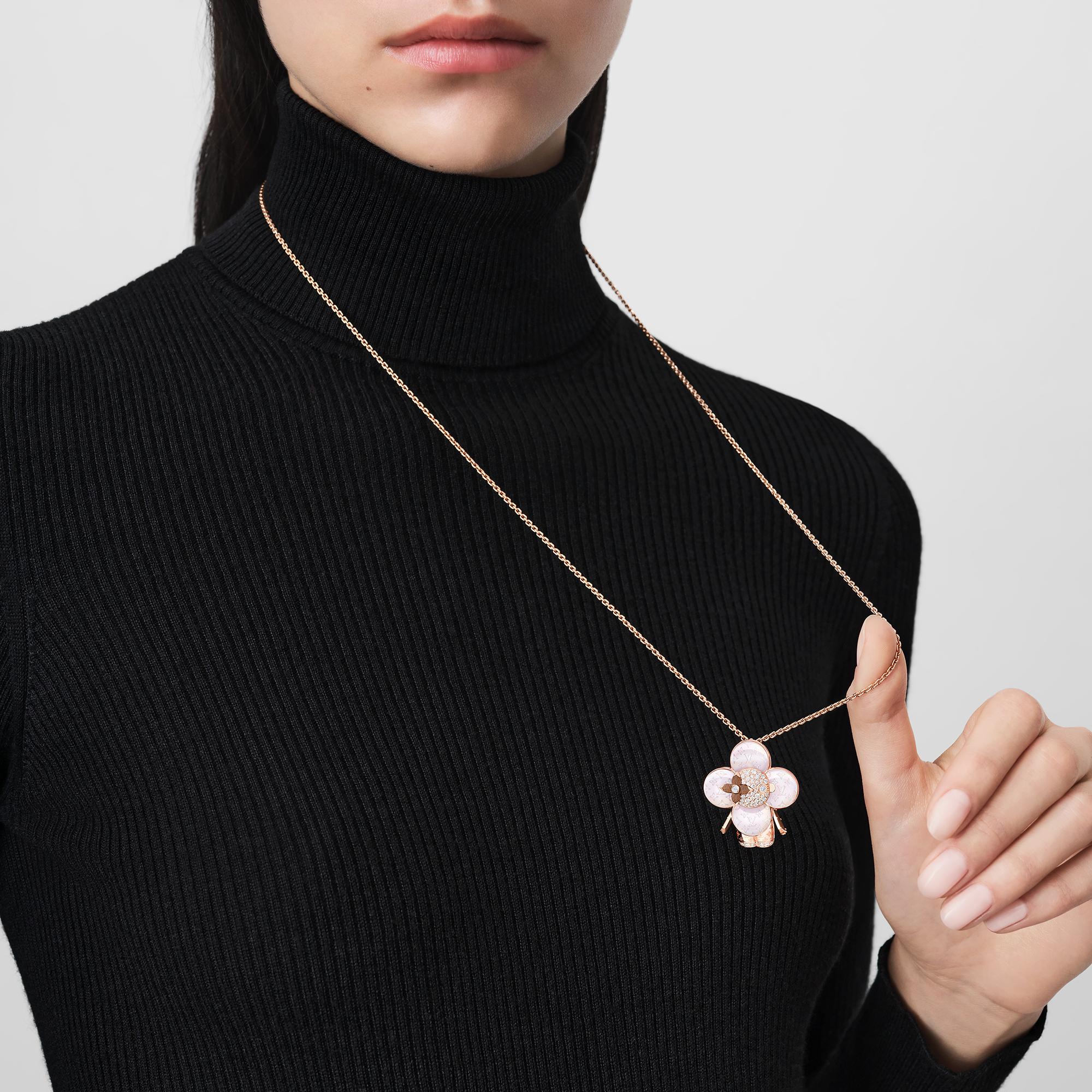  Categories All Fine Jewelry Vivienne Monogram Pendant, Pink Gold, Mother-Of-Pearl, Wood & Diamonds | Louis Vuitton ® (Product zoom)