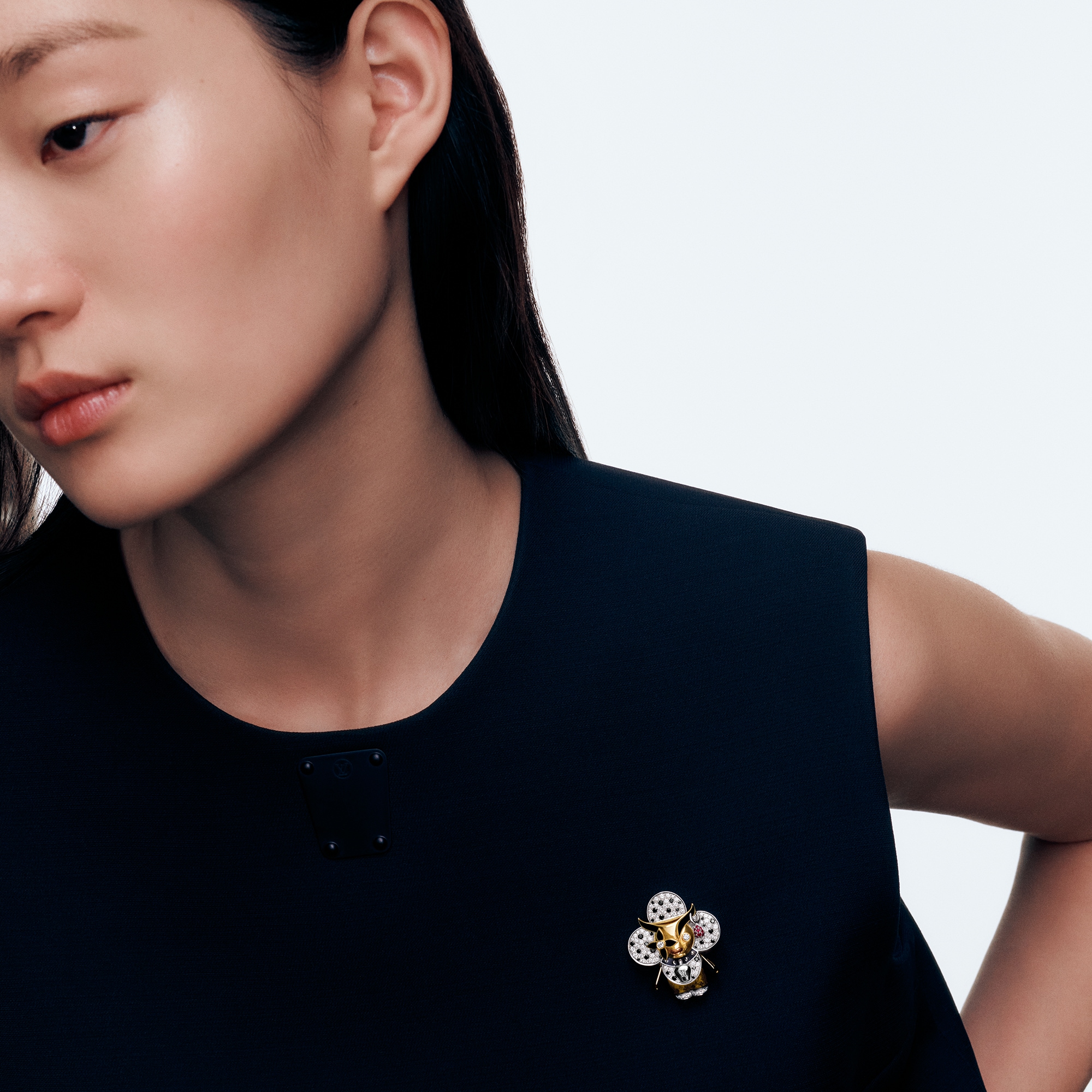  Jewelry Necklaces and Pendants Vivienne Ox Pendant, 3 Golds, Lacquer, Diamonds & Colored Gemstones | Louis Vuitton ® (Product zoom)