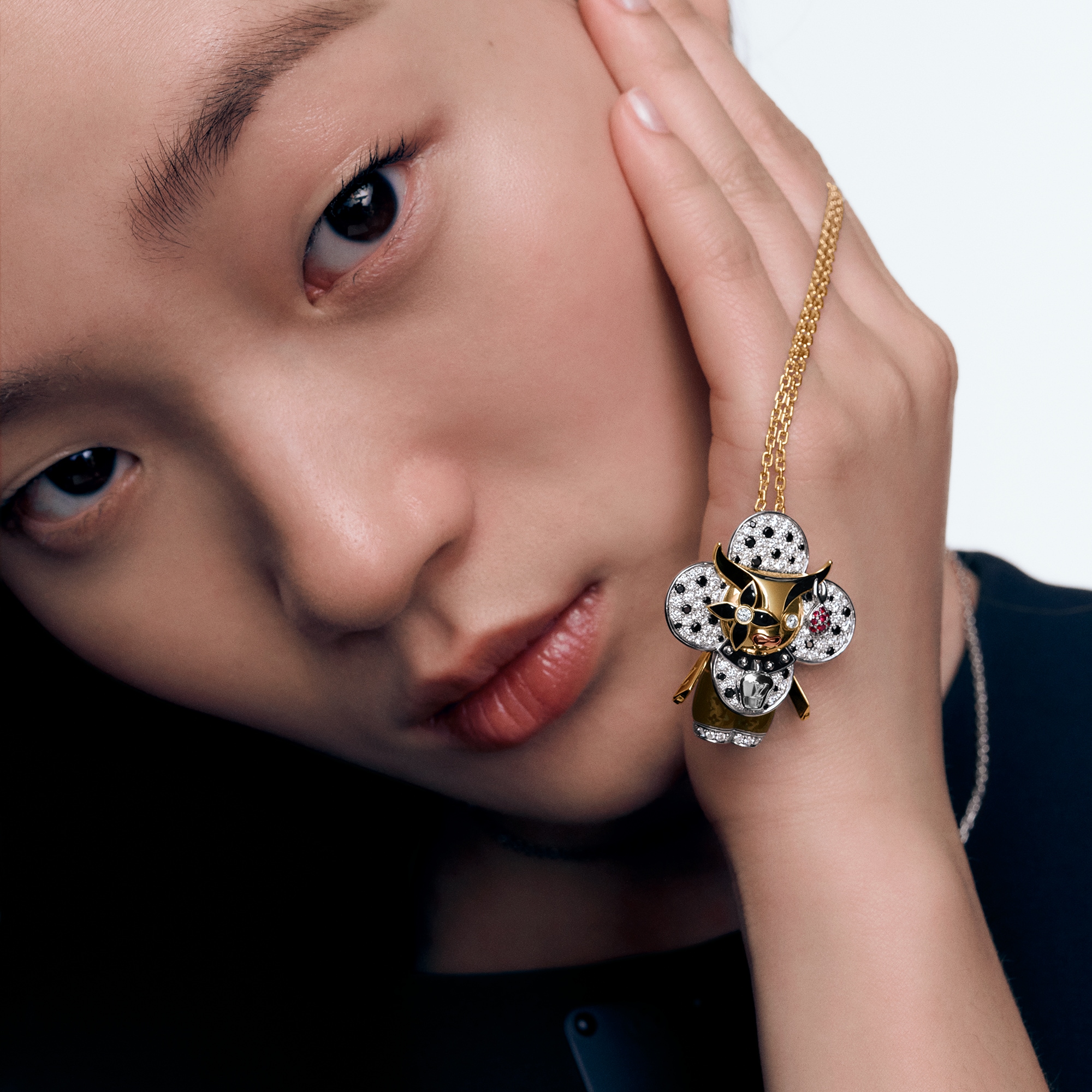  Jewelry Necklaces and Pendants Vivienne Ox Pendant, 3 Golds, Lacquer, Diamonds & Colored Gemstones | Louis Vuitton ® (Product zoom)