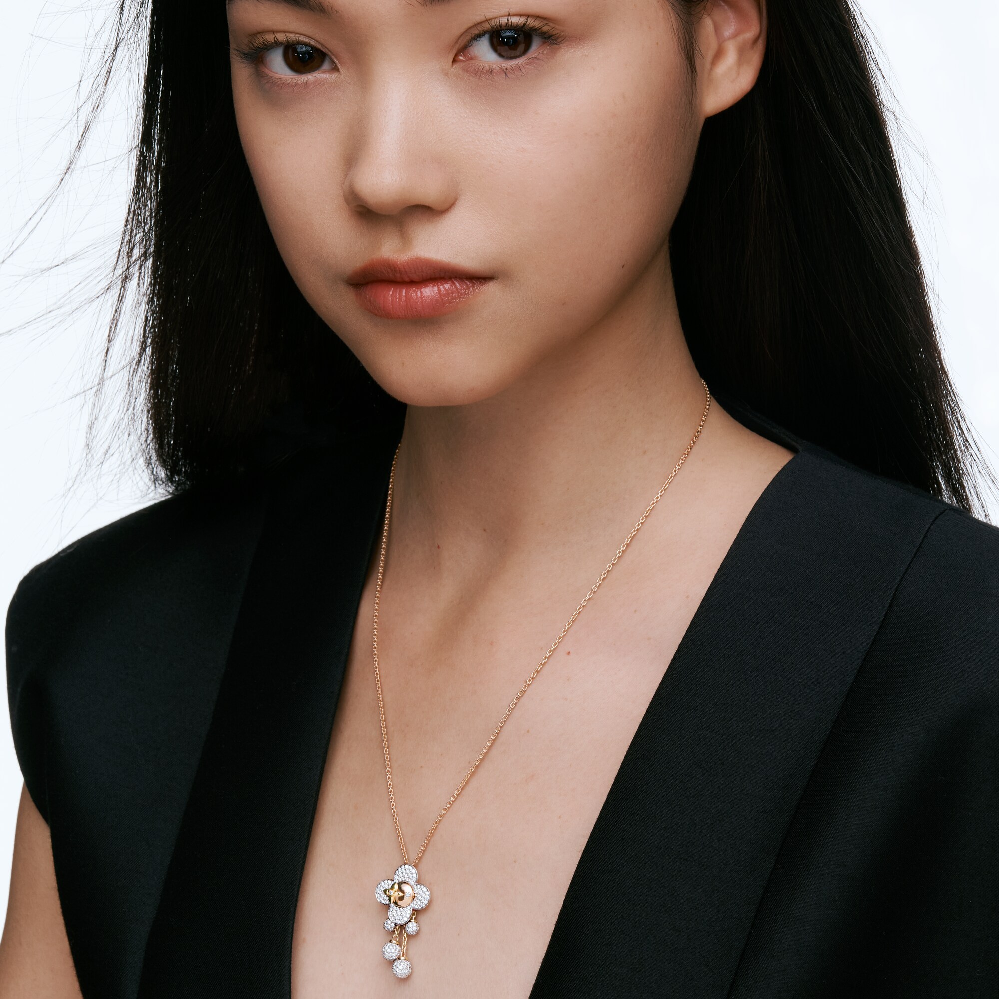  Categories Necklaces and Pendants  Vivienne Pendant, 3 Golds and Diamonds | Louis Vuitton ® (Product zoom)