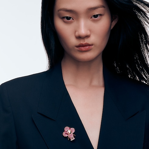 Jewelry Necklaces and Pendants Vivienne Pig Pendant, Pink Gold, Lacquer, Diamonds & Colored Gemstones | Louis Vuitton ® (Product zoom)