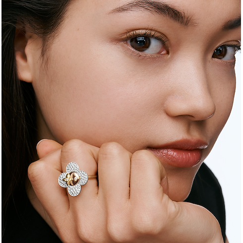 Categories Rings Vivienne Ring, 3 Golds and Diamonds | Louis Vuitton ® (Product zoom)