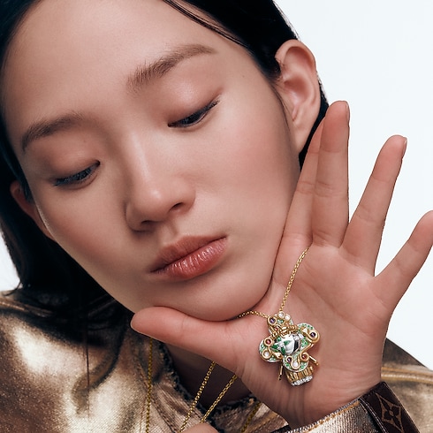 Jewelry Necklaces and Pendants Vivienne Snake Pendant, Yellow Gold, White Gold, Lacquer, Diamonds & Colored Gemstones | Louis Vuitton ® (Product zoom)