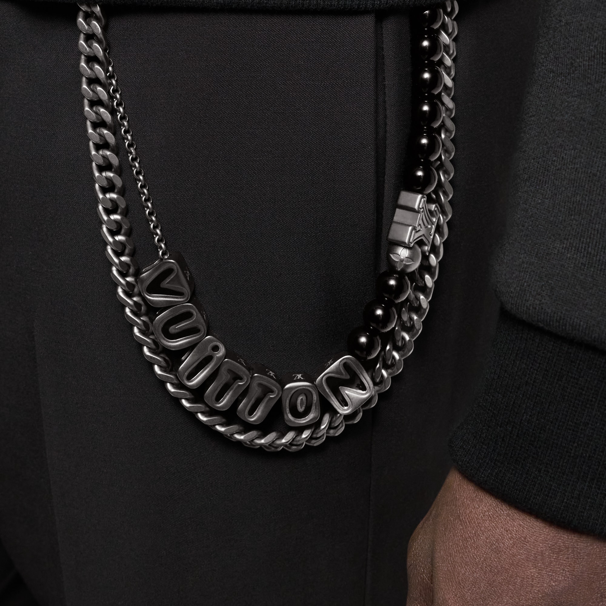 S00 Accessories Key Holders and Bag Charms Vuitton Chain Belt | Louis Vuitton ® (Product zoom)
