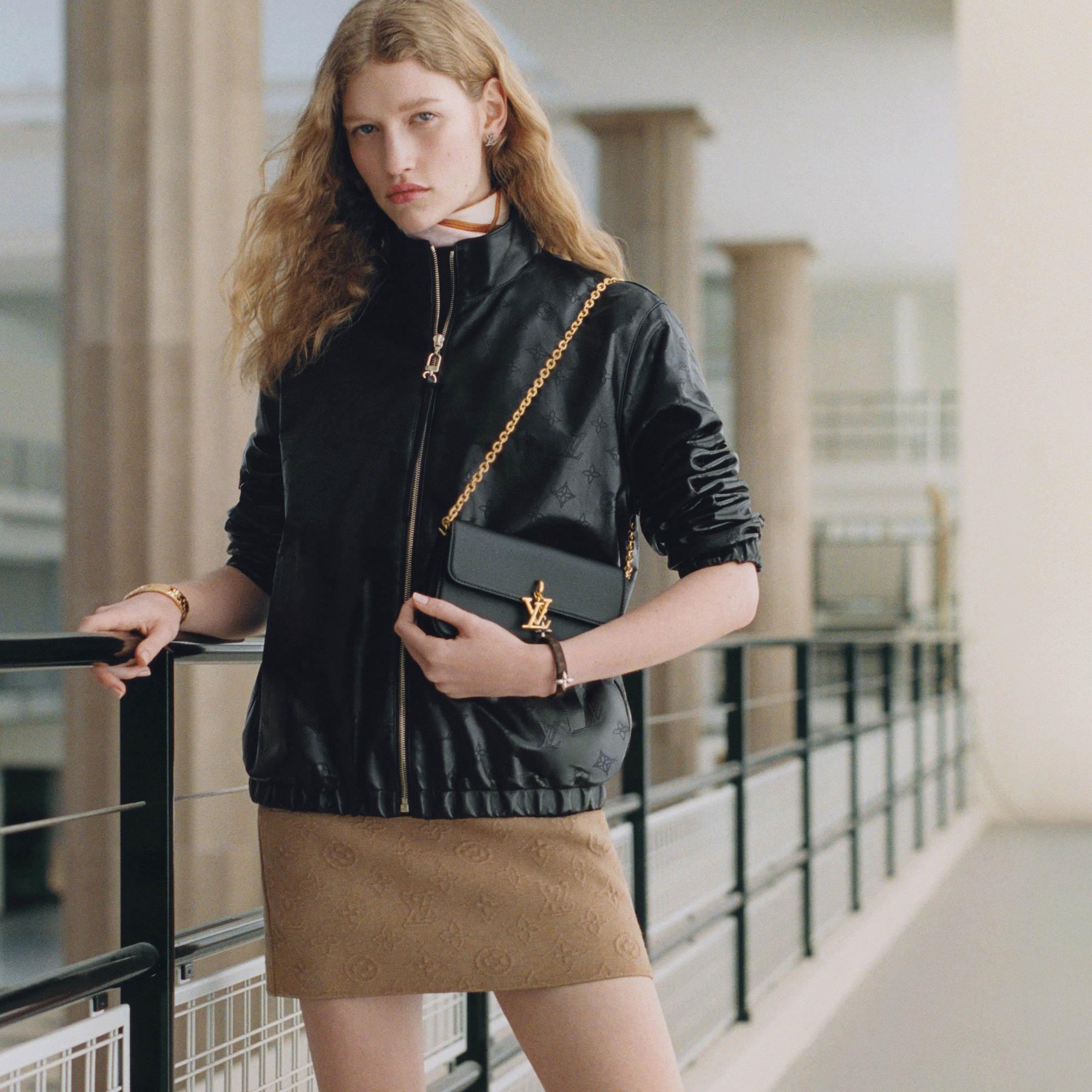  Small Leather Goods Newness Wallet On Chain LV Bloom | Louis Vuitton ® (Product zoom)