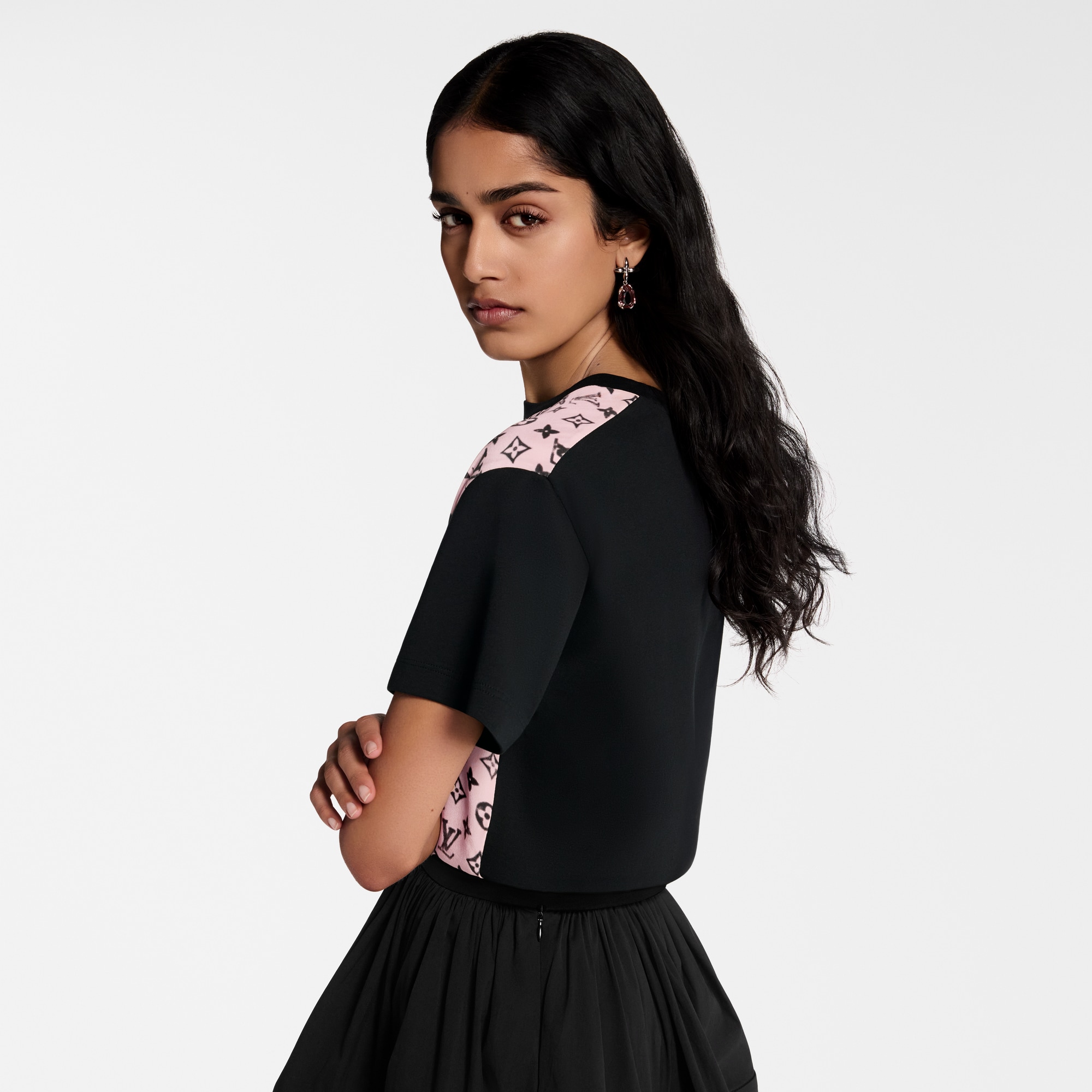  Ready-to-Wear Tops Washed Monogram Front T-Shirt | Louis Vuitton ® (Product zoom)