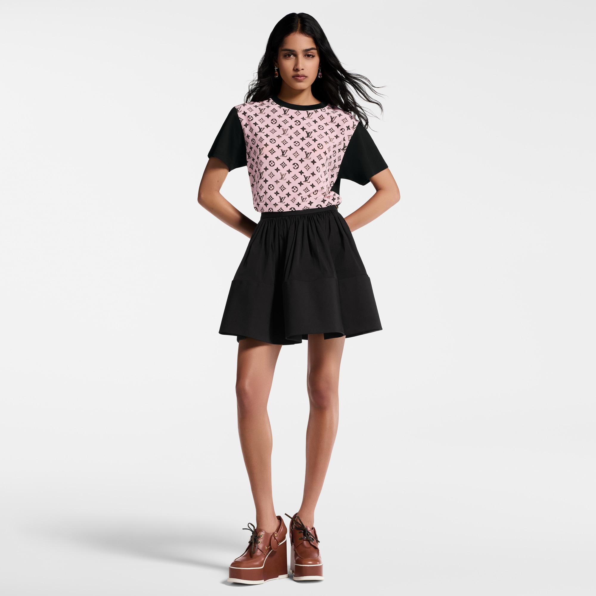  Ready-to-Wear Tops Washed Monogram Front T-Shirt | Louis Vuitton ® (Product zoom)