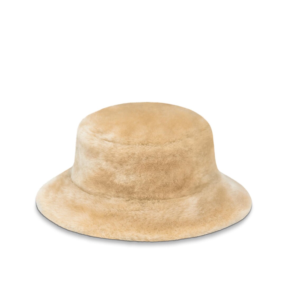 louis vuitton bucket hat fur